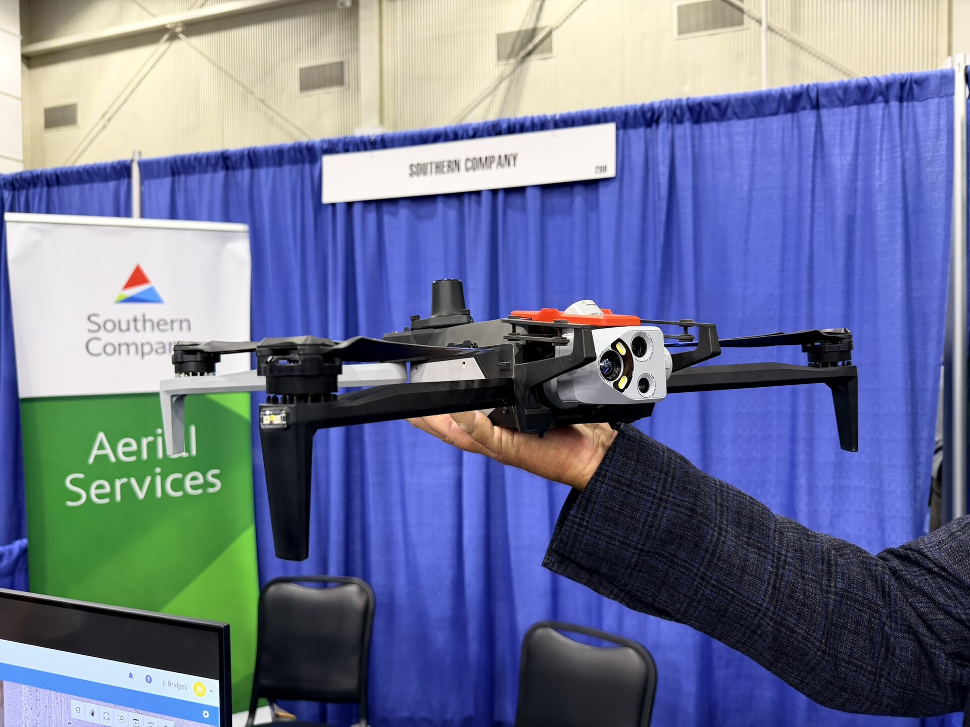 Skydio F10 Lightrunner : un drone à voilure fixe à 160 km/h servi par une station robotisée