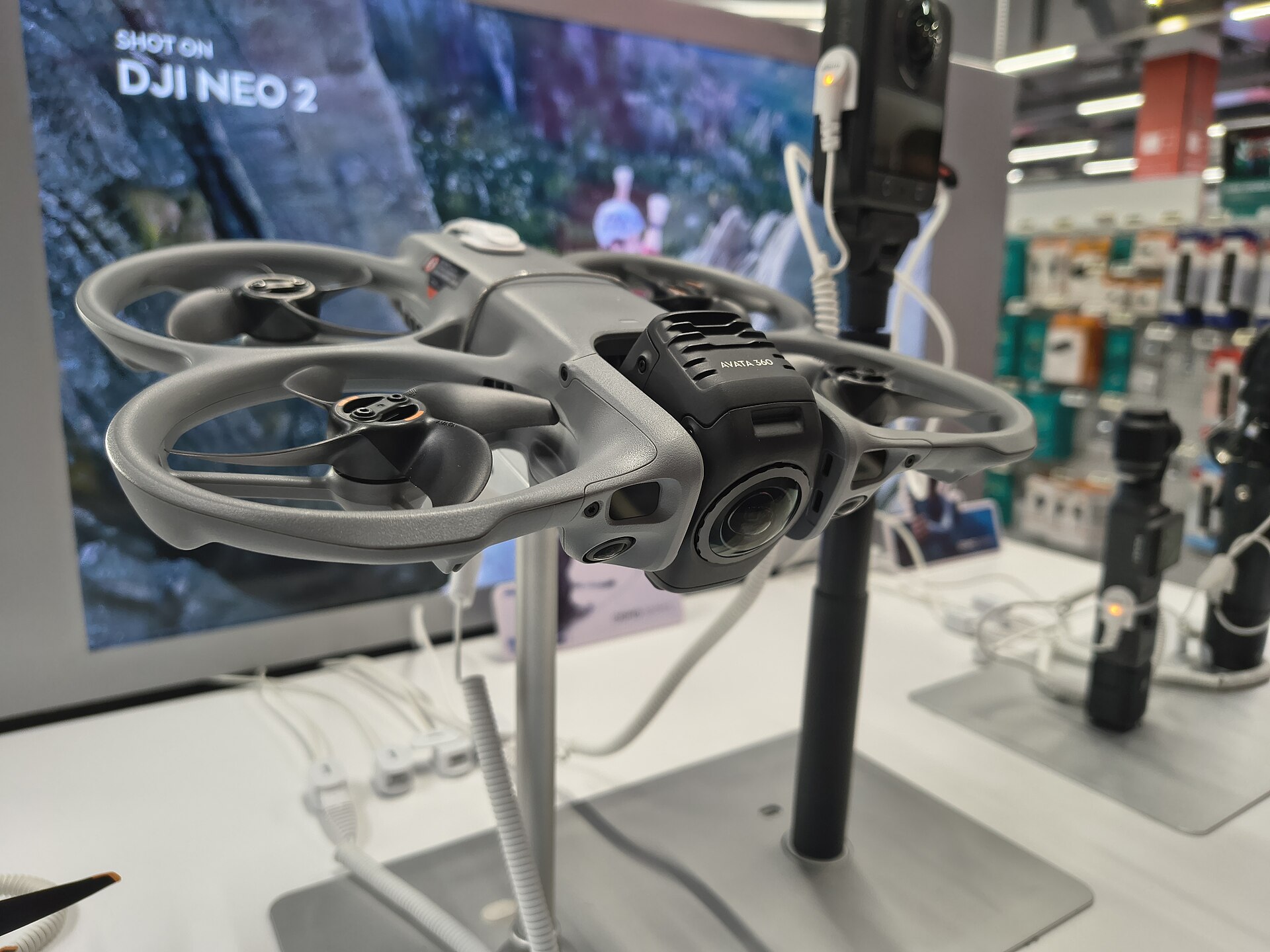 Avata 360 drone reçoit un moteur de décision aérienne: les filles de L’Action voient une