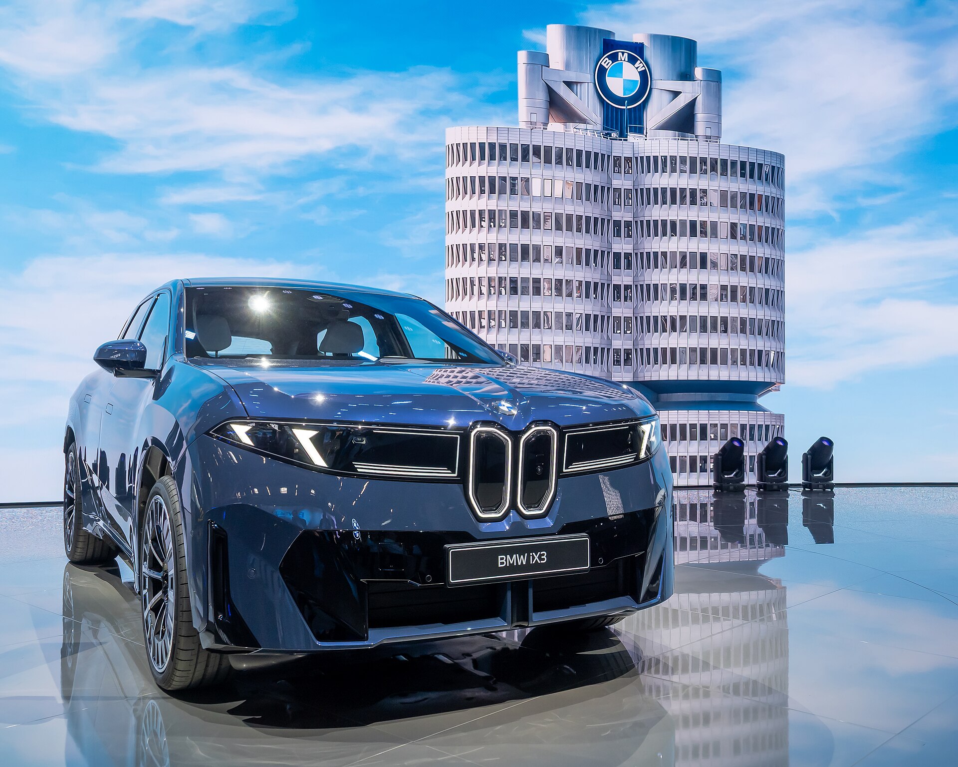 BMW iX3 M60 xDrive : 450 kW, 754 km et recharge à 400 kW pour la Neue Klasse