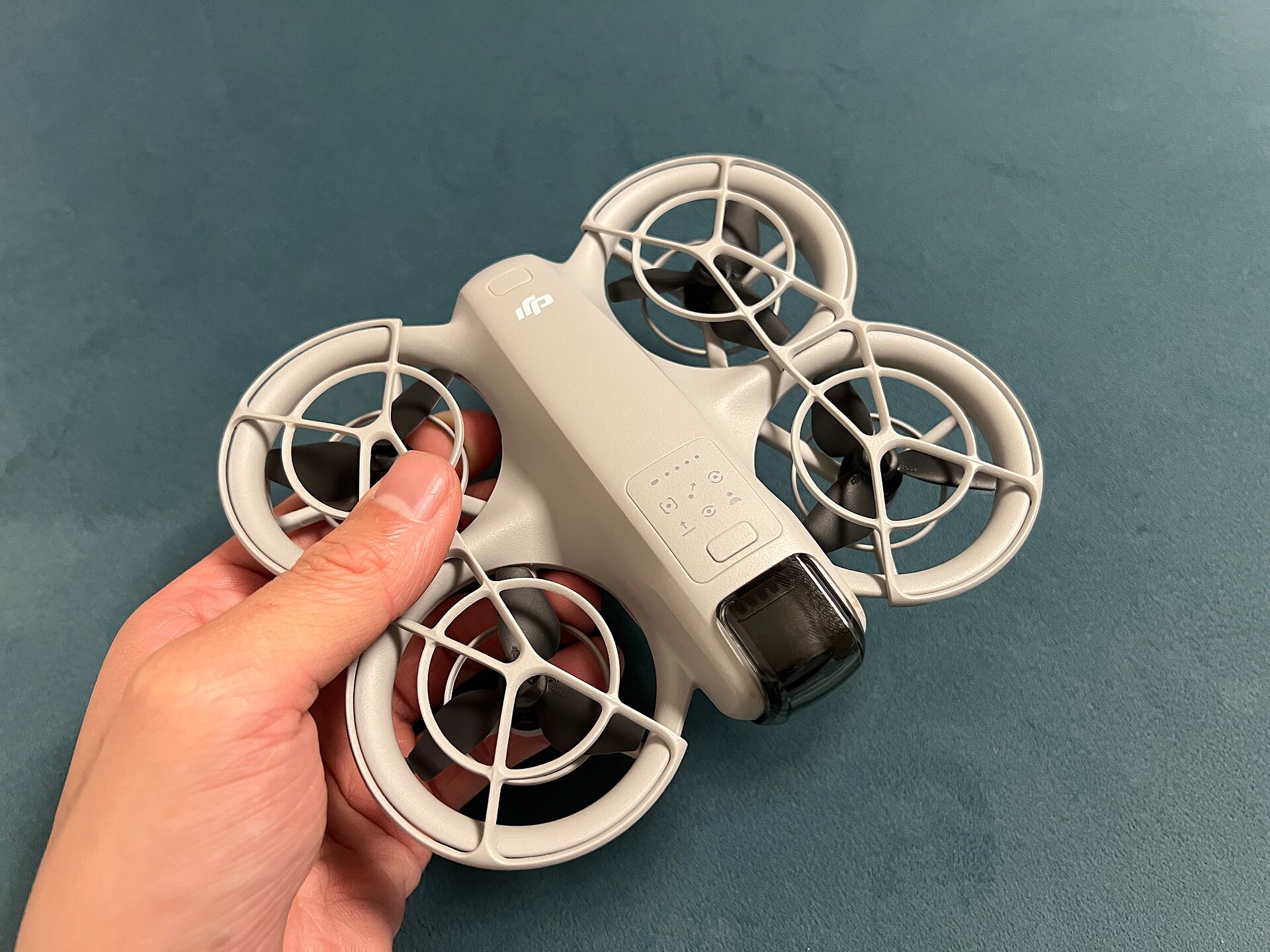DJI Neo 3 : capteur 1/1,1 pouce, batterie trois cellules et RC Mini à écran, ce que disent les fuites