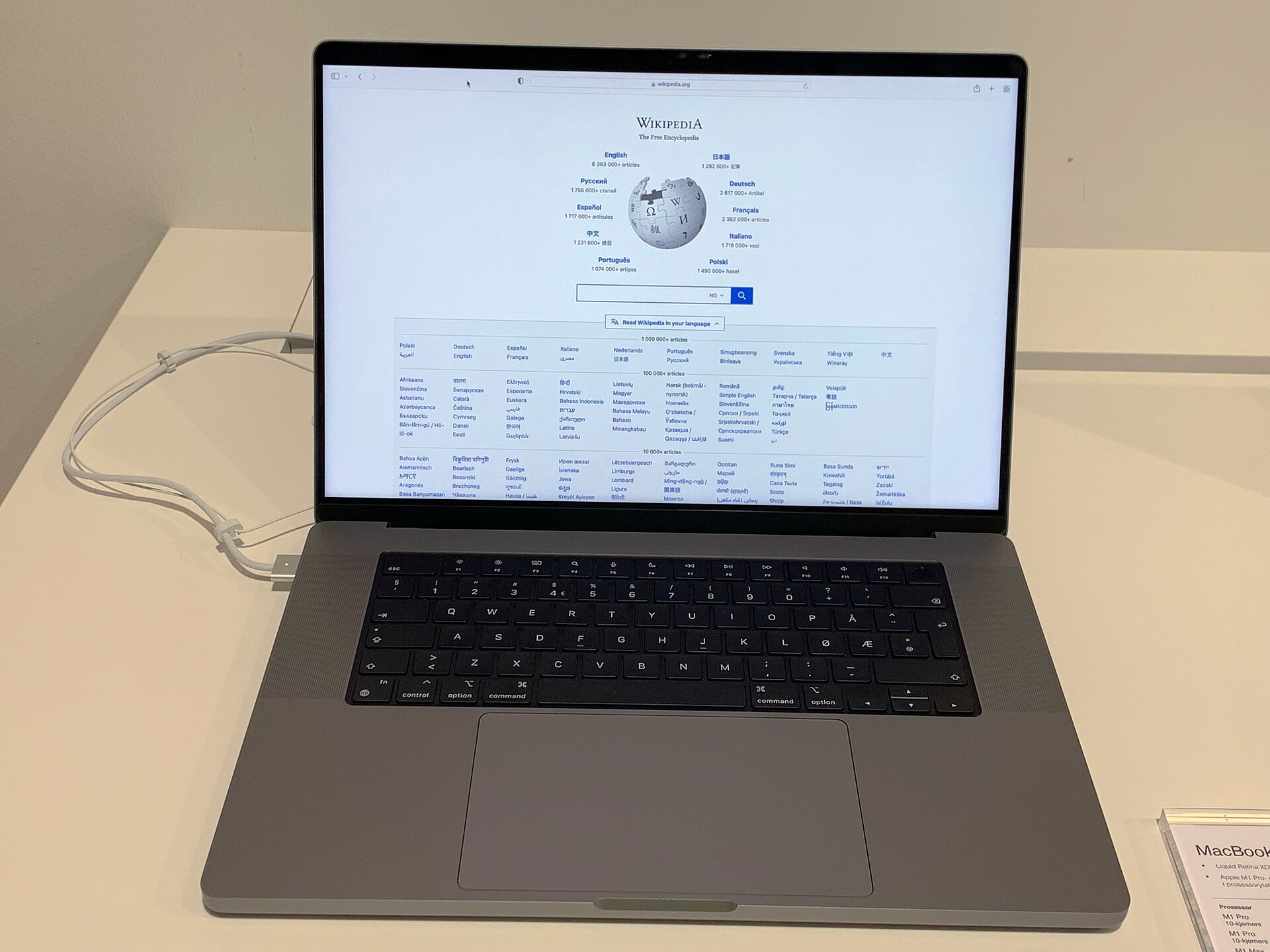 MacBook Pro OLED et tactile : Apple viserait un lancement autour du 27 octobre