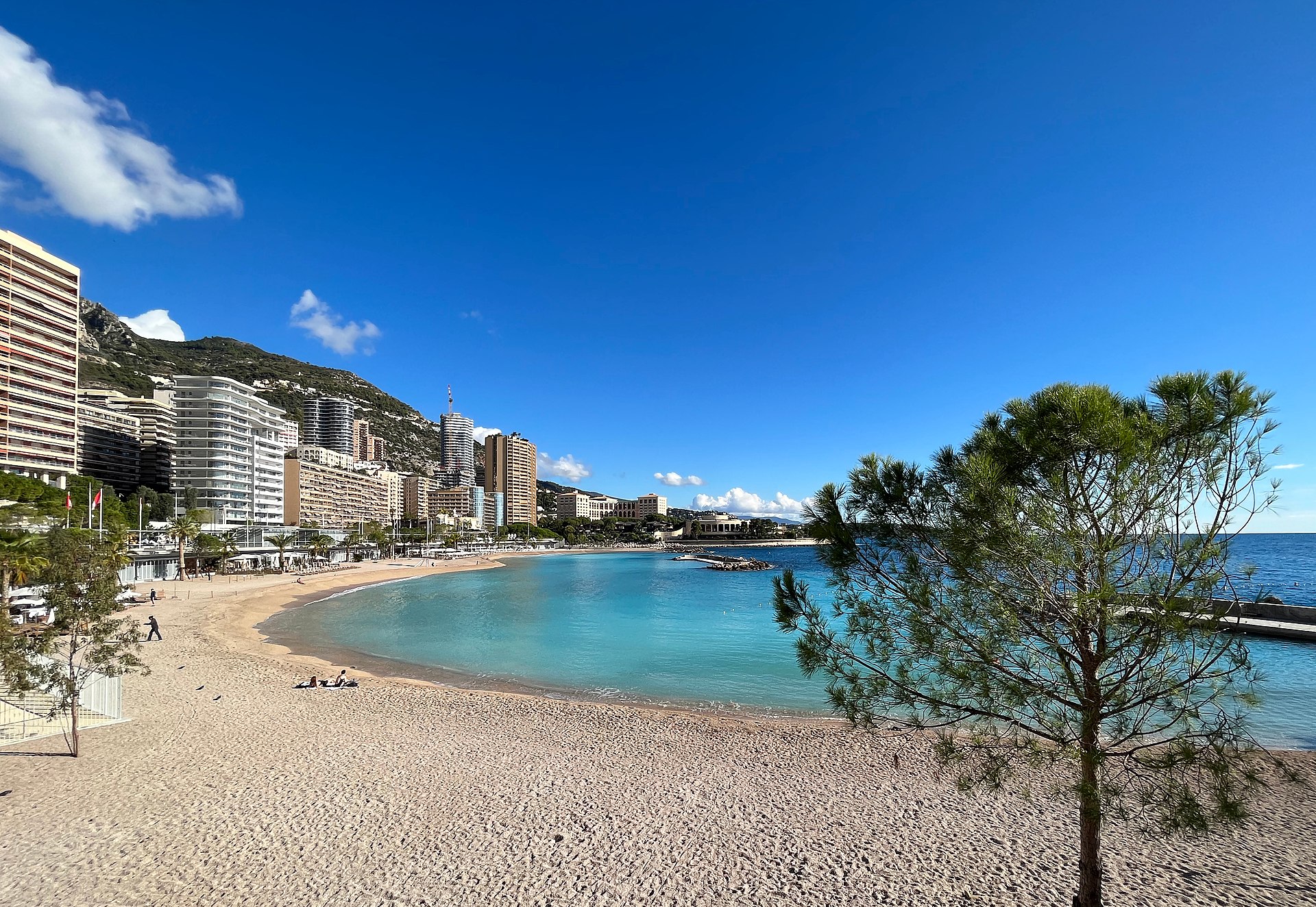 Plages et mer à Monaco : le Larvotto rénové et les activités nautiques